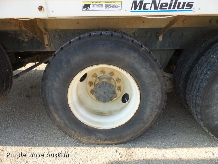 image for item FM9676 2001 Mack RD690S ready mix truck