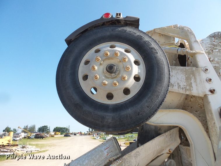 image for item FM9676 2001 Mack RD690S ready mix truck