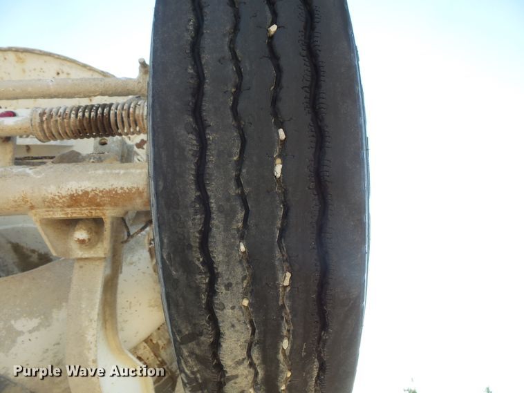 image for item FM9676 2001 Mack RD690S ready mix truck