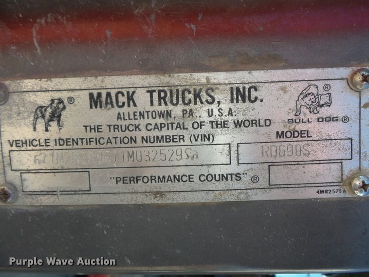 image for item FM9676 2001 Mack RD690S ready mix truck