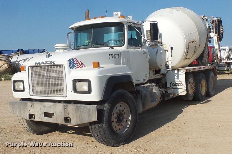 image for item FM9677 2000 Mack RD ready mix truck