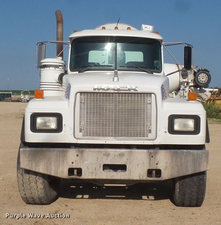 image for item FM9677 2000 Mack RD ready mix truck