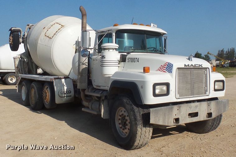 image for item FM9677 2000 Mack RD ready mix truck