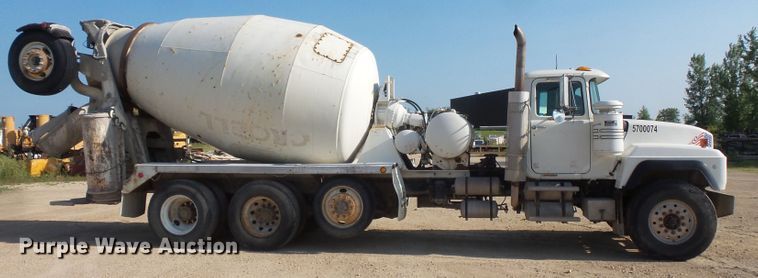 image for item FM9677 2000 Mack RD ready mix truck