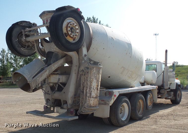 image for item FM9677 2000 Mack RD ready mix truck