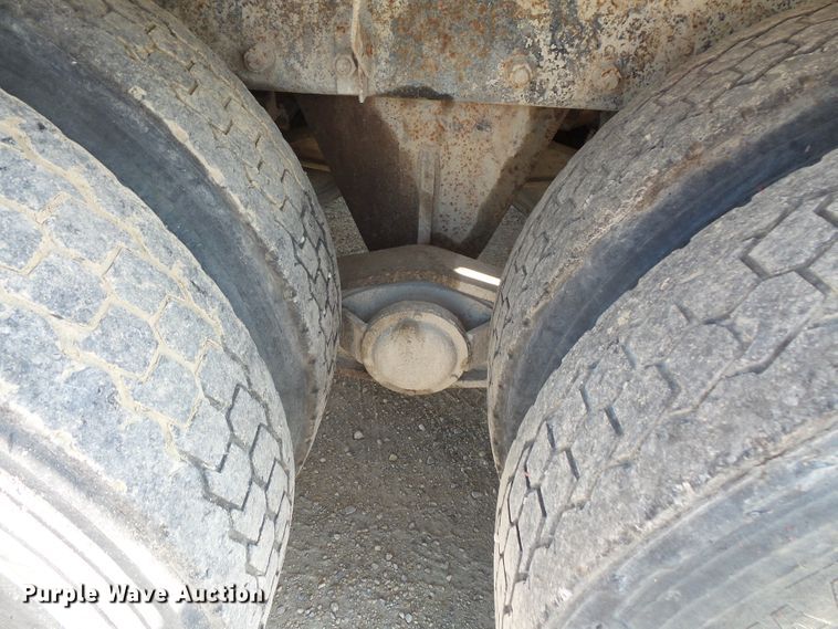 image for item FM9677 2000 Mack RD ready mix truck