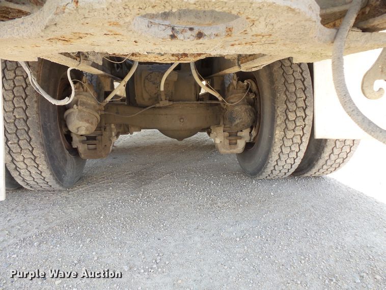 image for item FM9677 2000 Mack RD ready mix truck