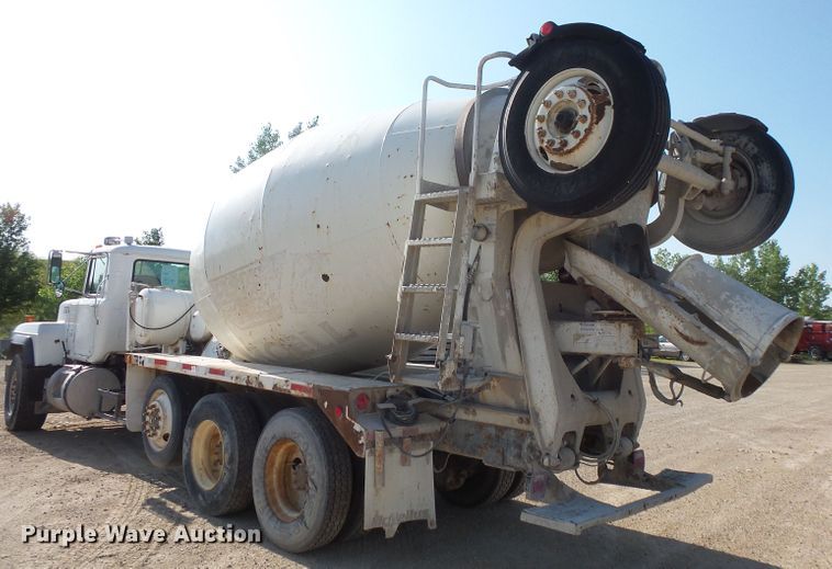 image for item FM9677 2000 Mack RD ready mix truck