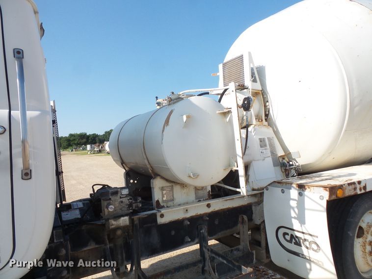 image for item FM9677 2000 Mack RD ready mix truck