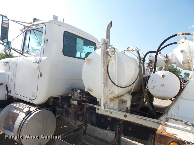 image for item FM9677 2000 Mack RD ready mix truck
