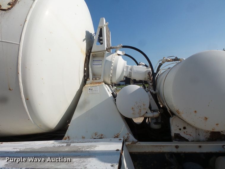 image for item FM9677 2000 Mack RD ready mix truck