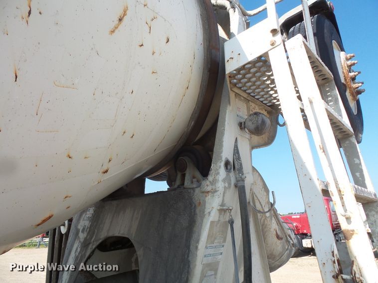 image for item FM9677 2000 Mack RD ready mix truck