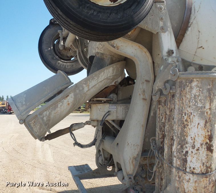 image for item FM9677 2000 Mack RD ready mix truck