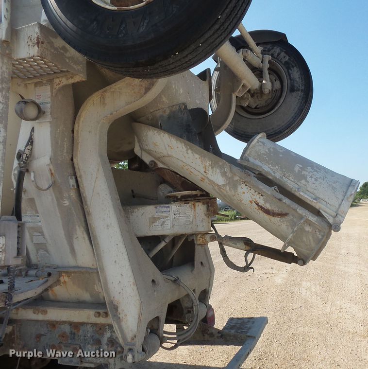 image for item FM9677 2000 Mack RD ready mix truck