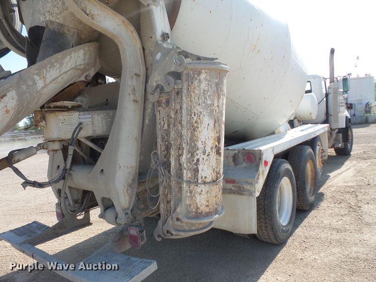 image for item FM9677 2000 Mack RD ready mix truck