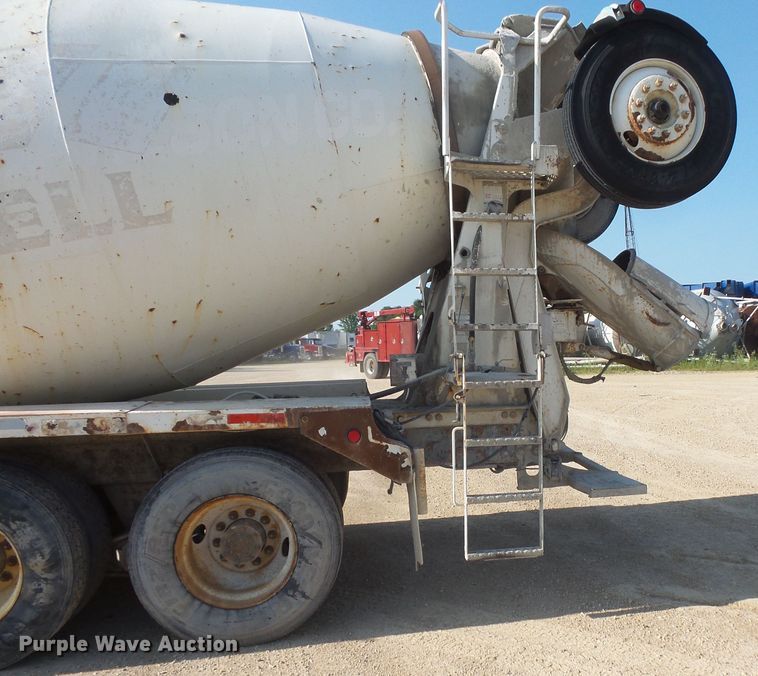 image for item FM9677 2000 Mack RD ready mix truck