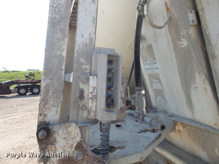 image for item FM9677 2000 Mack RD ready mix truck