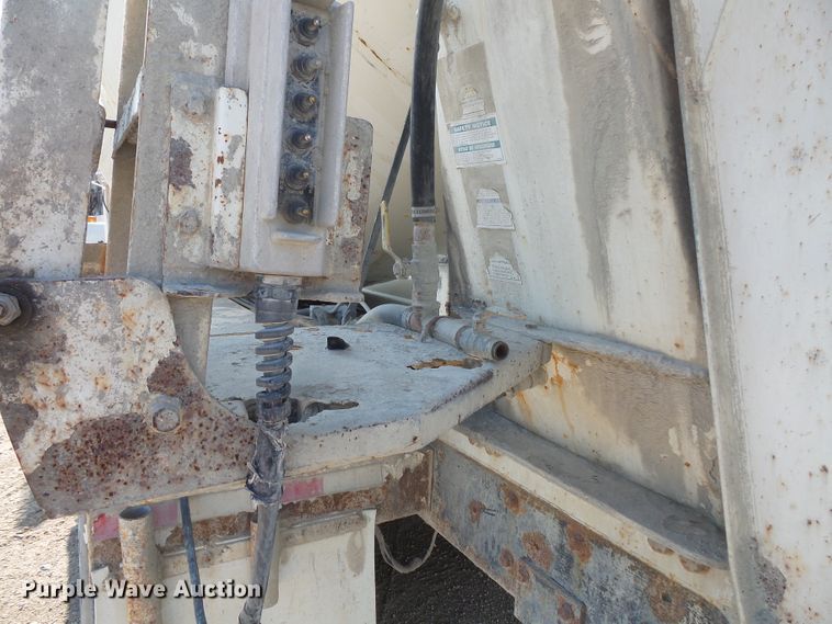 image for item FM9677 2000 Mack RD ready mix truck