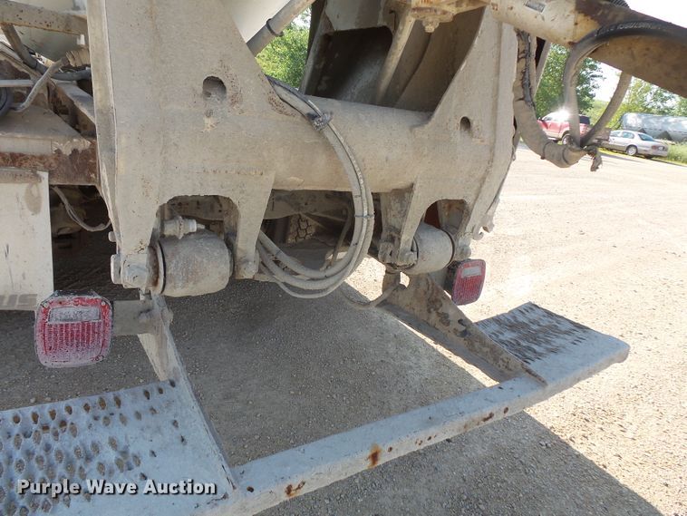 image for item FM9677 2000 Mack RD ready mix truck