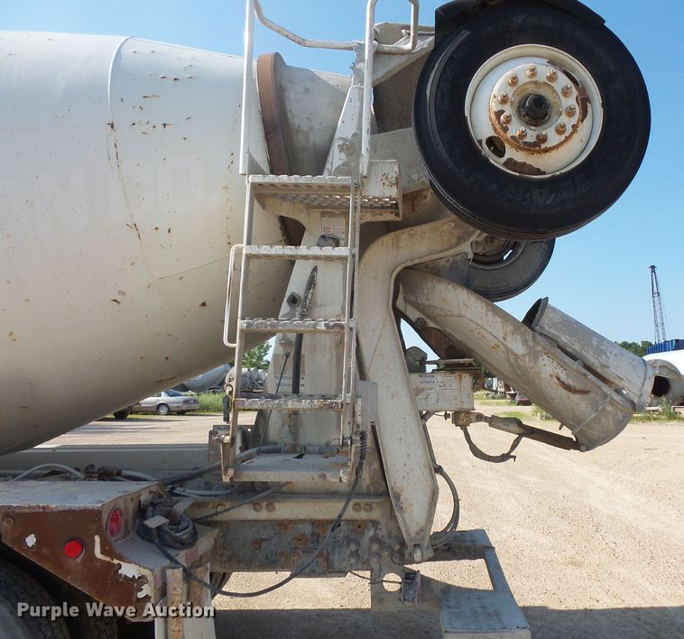 image for item FM9677 2000 Mack RD ready mix truck