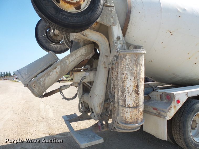 image for item FM9677 2000 Mack RD ready mix truck