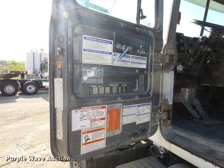 image for item FM9677 2000 Mack RD ready mix truck