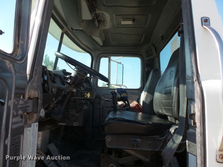 image for item FM9677 2000 Mack RD ready mix truck