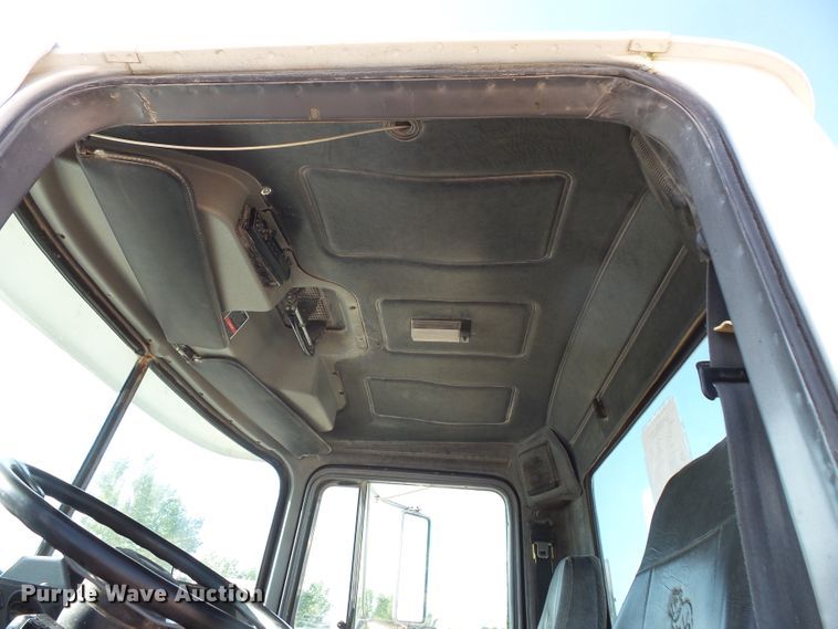 image for item FM9677 2000 Mack RD ready mix truck