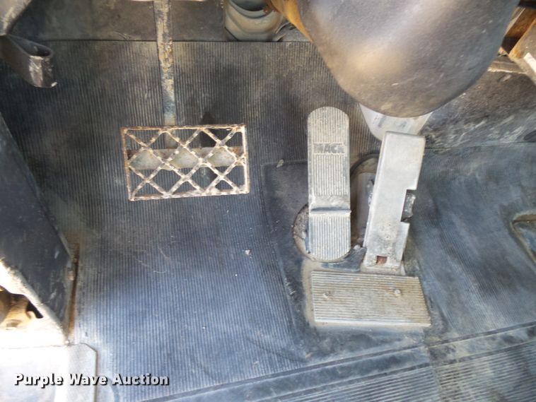 image for item FM9677 2000 Mack RD ready mix truck