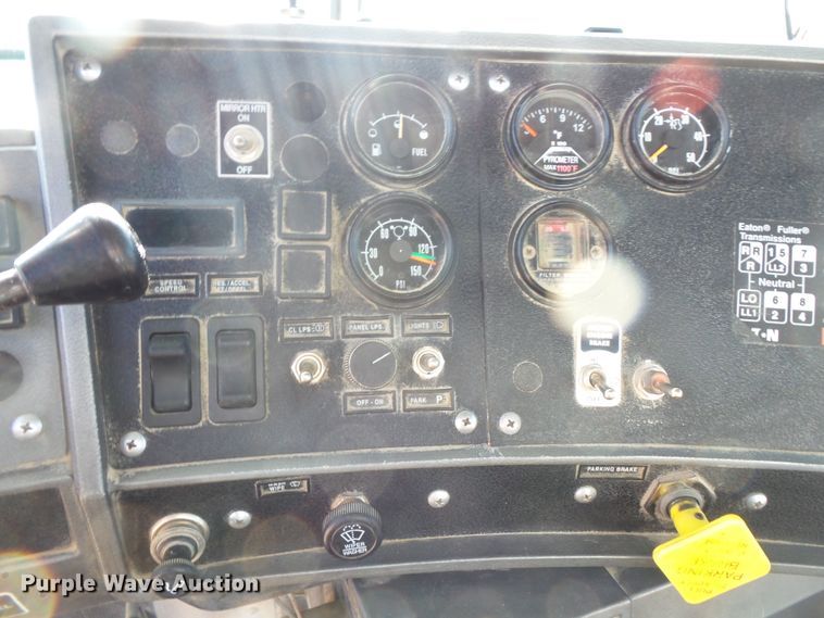 image for item FM9677 2000 Mack RD ready mix truck