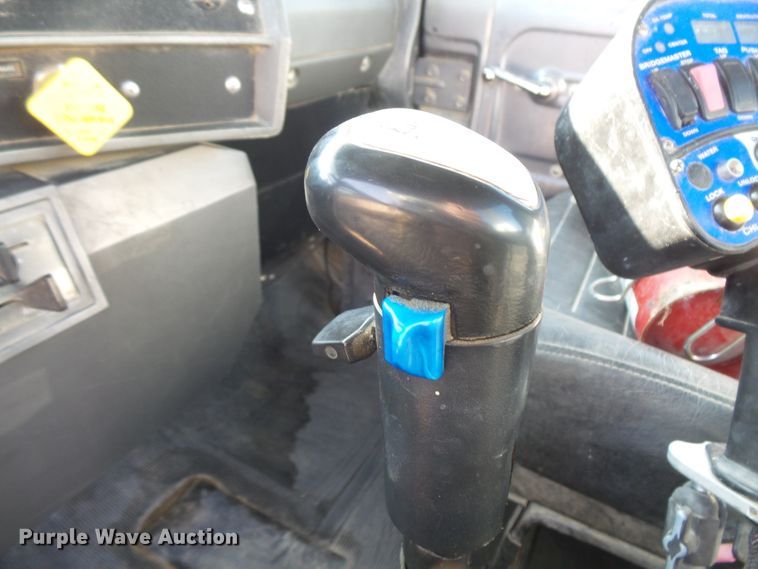 image for item FM9677 2000 Mack RD ready mix truck