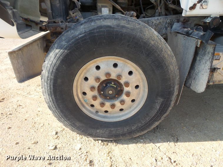 image for item FM9677 2000 Mack RD ready mix truck