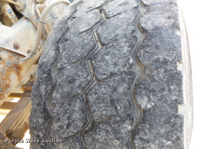 image for item FM9677 2000 Mack RD ready mix truck