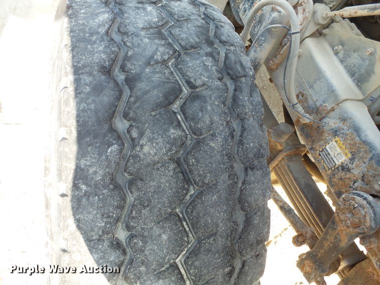 image for item FM9677 2000 Mack RD ready mix truck