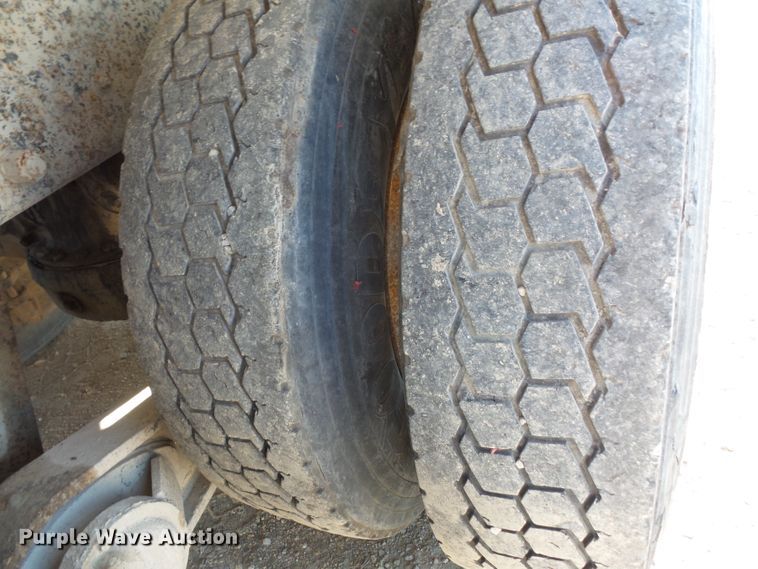 image for item FM9677 2000 Mack RD ready mix truck