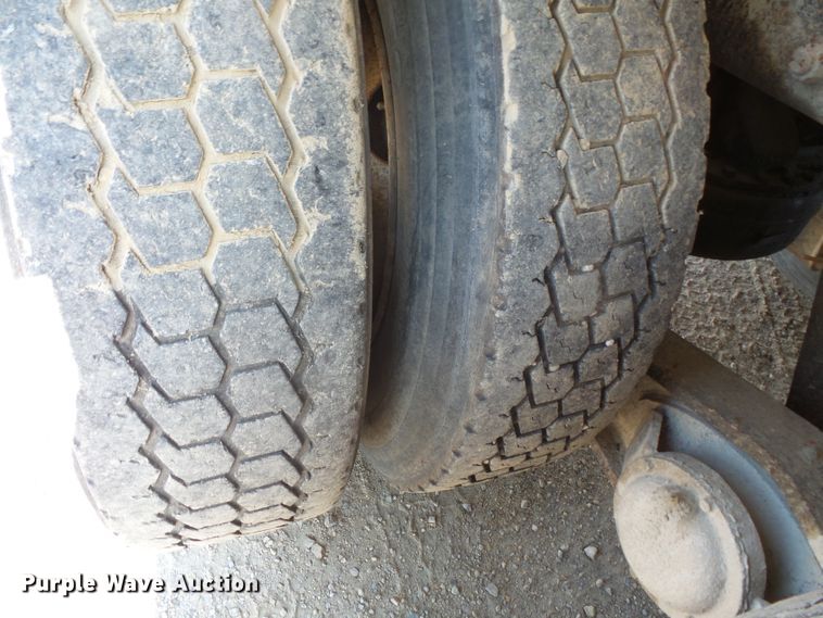 image for item FM9677 2000 Mack RD ready mix truck