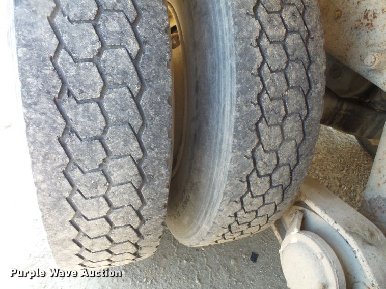 image for item FM9677 2000 Mack RD ready mix truck