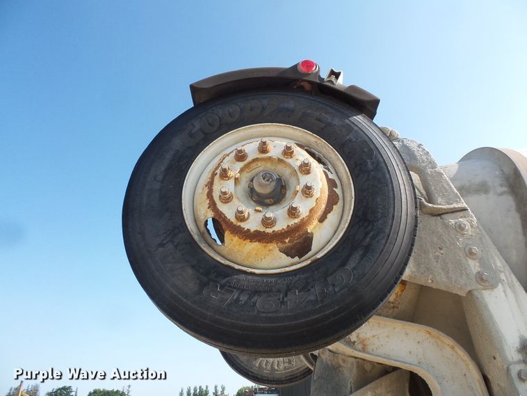 image for item FM9677 2000 Mack RD ready mix truck