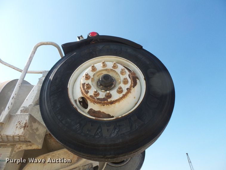 image for item FM9677 2000 Mack RD ready mix truck