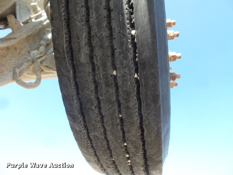 image for item FM9677 2000 Mack RD ready mix truck