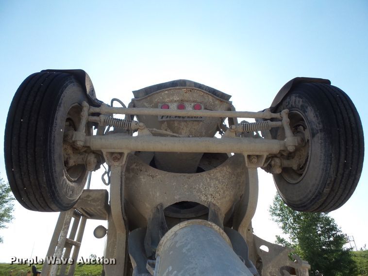 image for item FM9677 2000 Mack RD ready mix truck