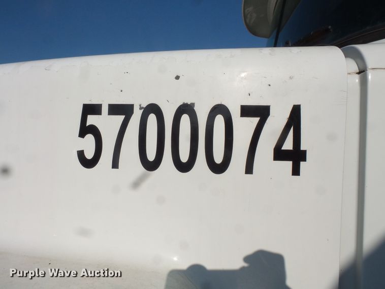 image for item FM9677 2000 Mack RD ready mix truck