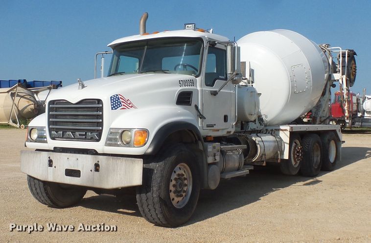 image for item FM9678 2003 Mack CV ready mix truck