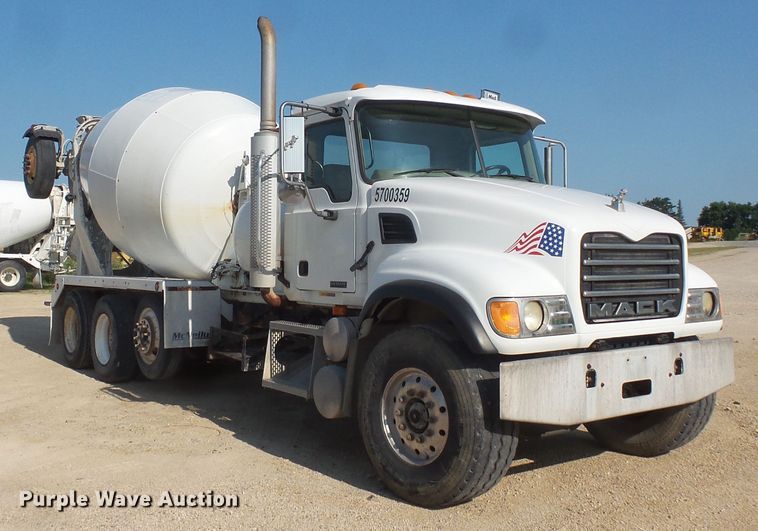 image for item FM9678 2003 Mack CV ready mix truck