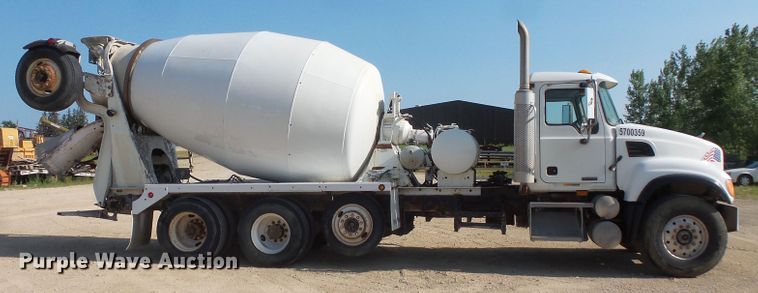 image for item FM9678 2003 Mack CV ready mix truck