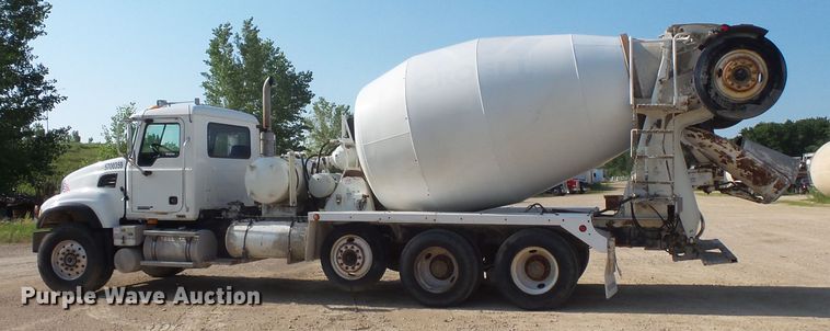 image for item FM9678 2003 Mack CV ready mix truck