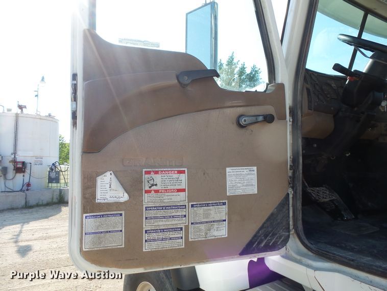 image for item FM9678 2003 Mack CV ready mix truck