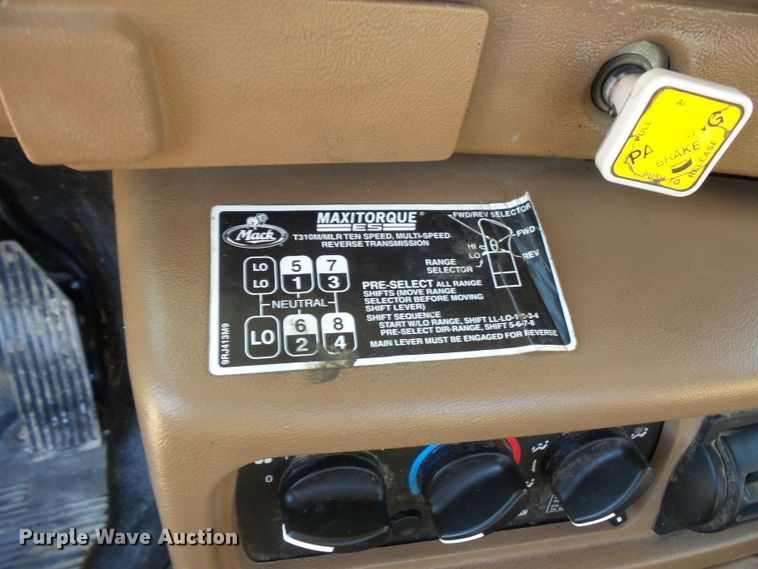 image for item FM9678 2003 Mack CV ready mix truck