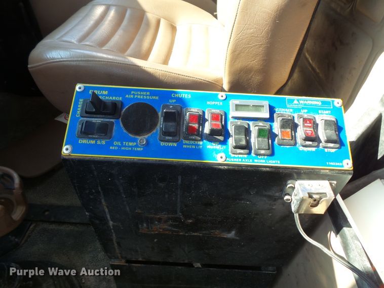 image for item FM9678 2003 Mack CV ready mix truck