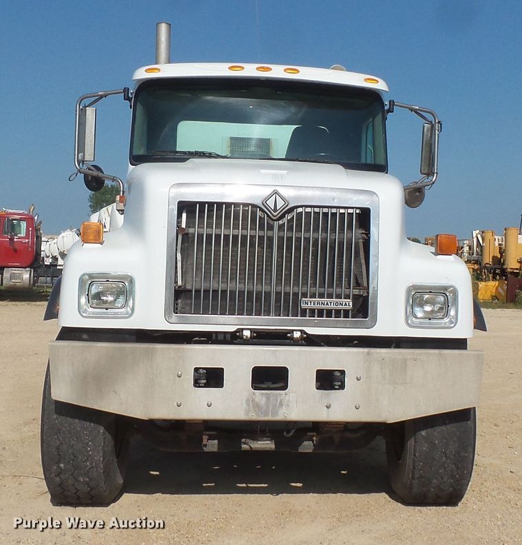 image for item FM9679 2001 International 5500i ready mix truck